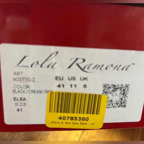 NIB 41 11 Lola Ramona Elsa Booties w Heart Buttons Faux Fur Lining Retro - Picture 9 of 9